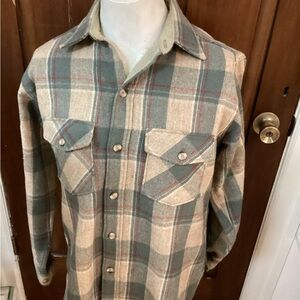 Woolrich mens shirt. Medium could easily be a nice jacket style over shirt